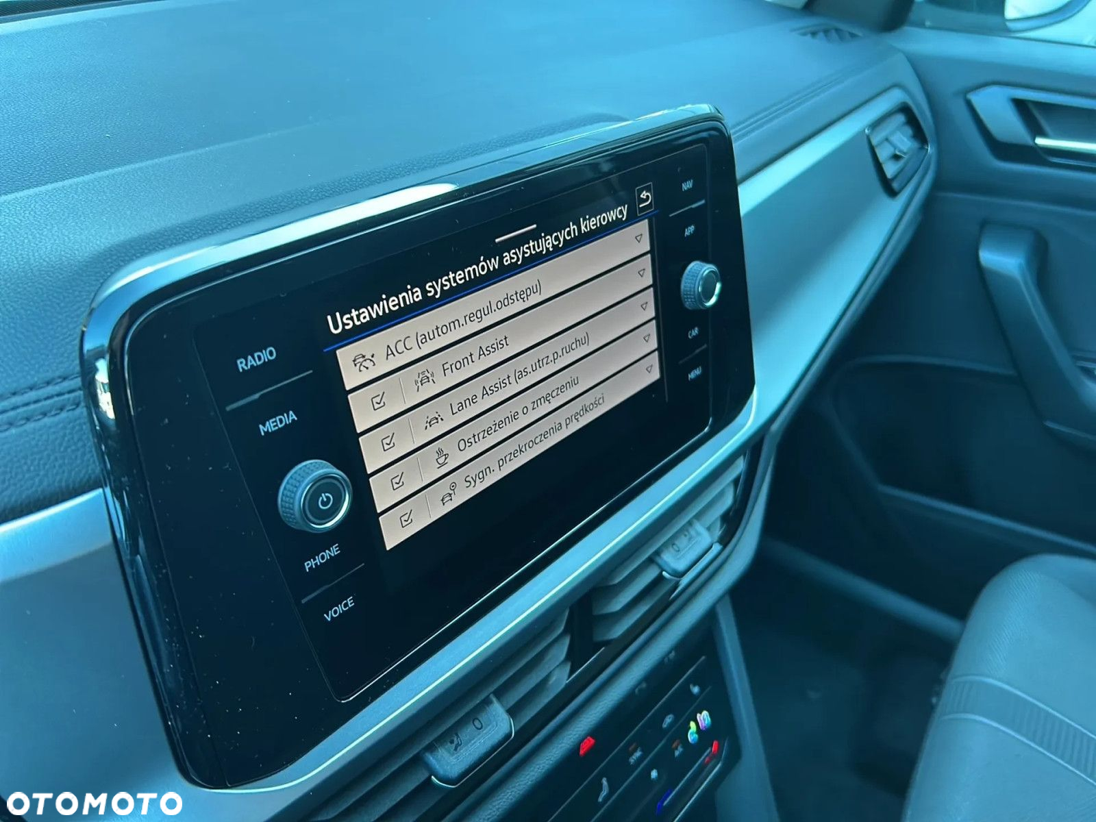 Volkswagen T-Roc - 15