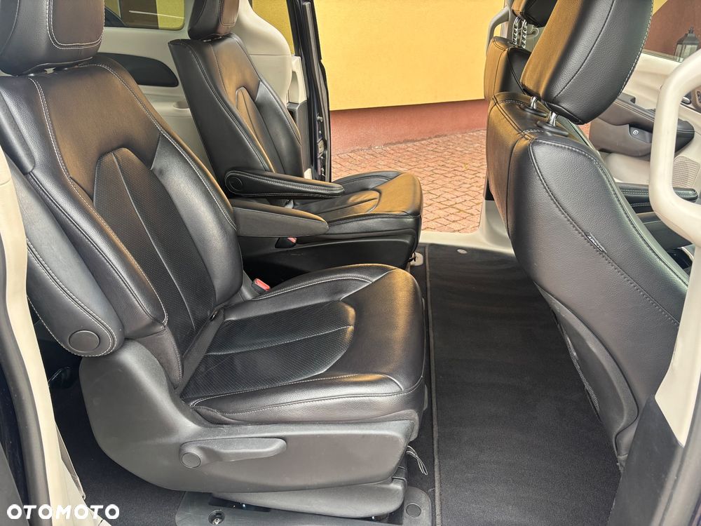 Chrysler Pacifica - 8