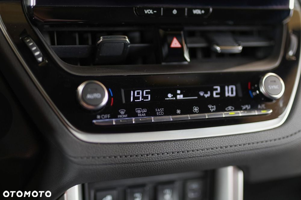 Toyota Corolla Cross - 19