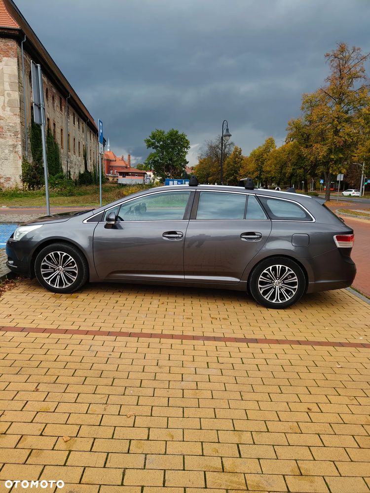 Toyota Avensis 2.0 Sol plus - 25