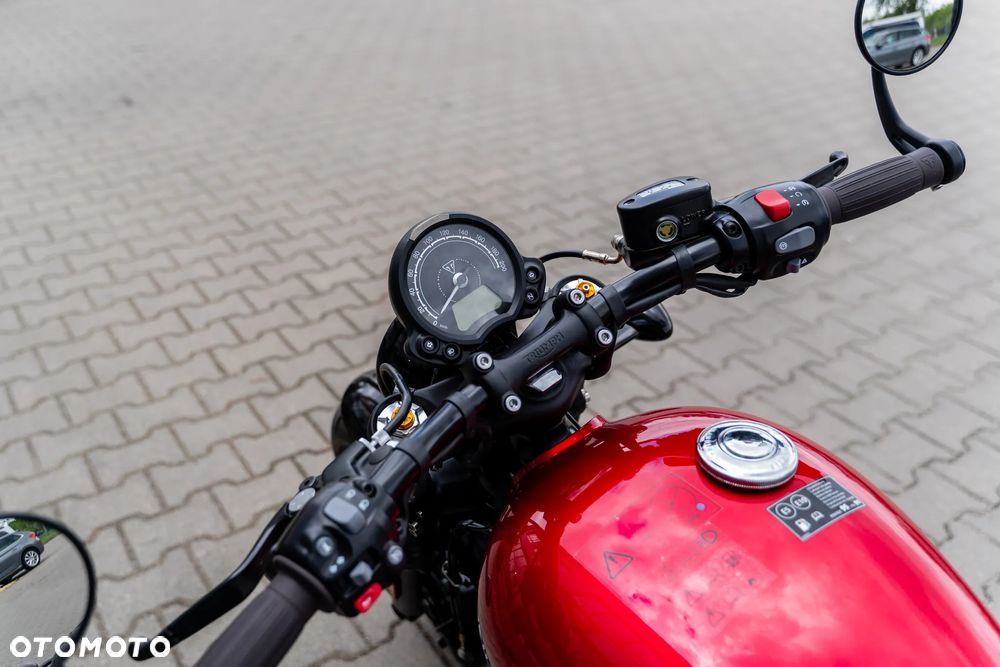 Triumph Bonneville Bobber - 8
