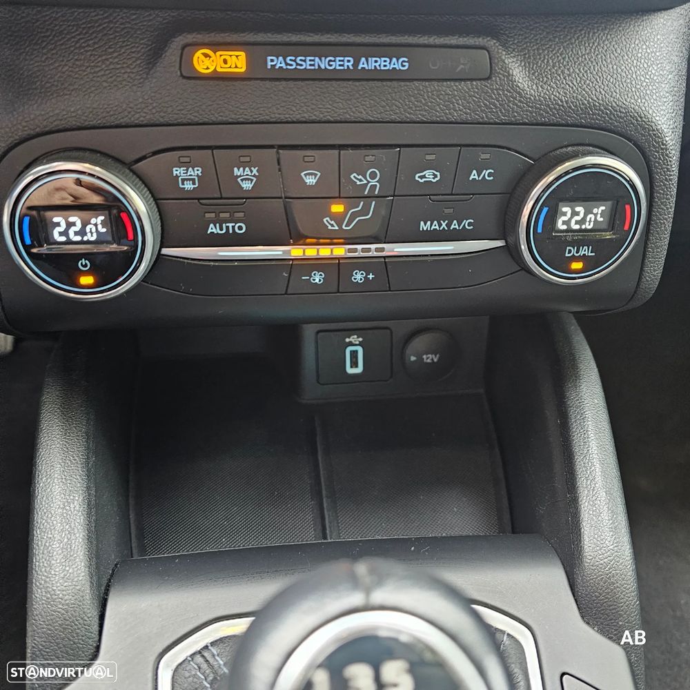 Ford Focus 1.0 EcoBoost Active - 30