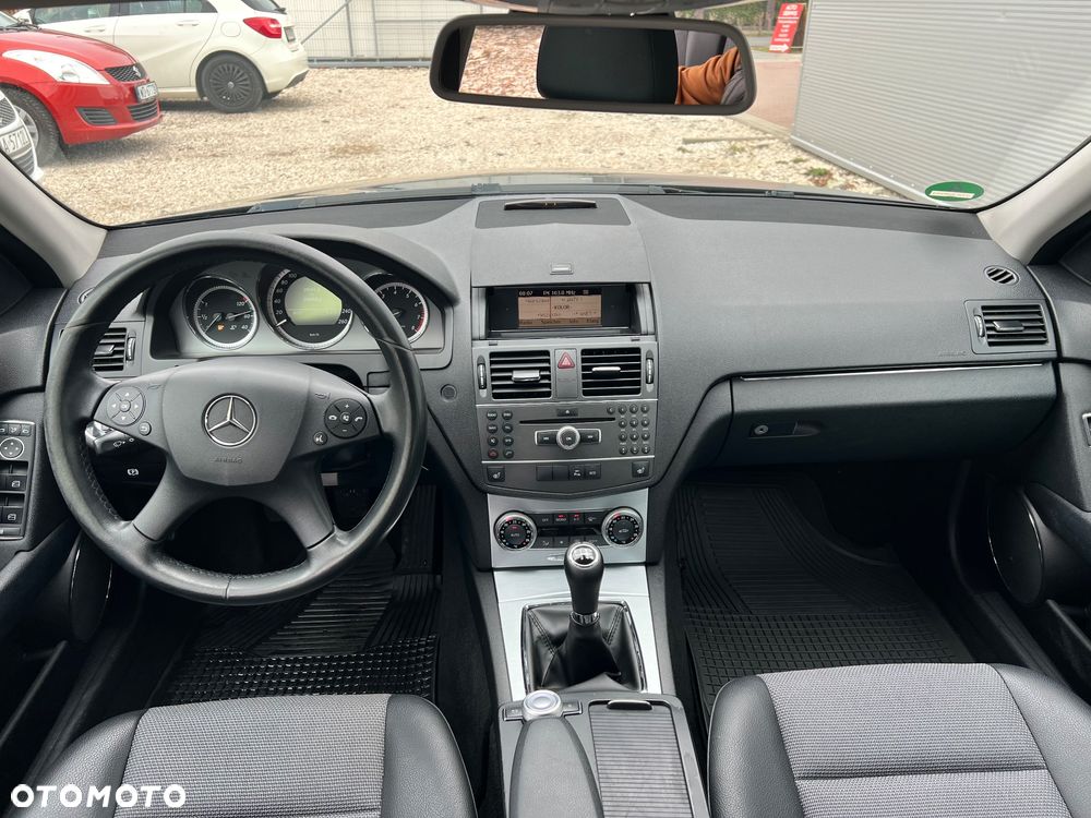 Mercedes-Benz Klasa C 180 CGI BlueEff Avantgarde - 13