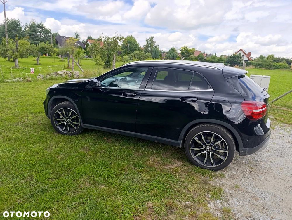 Mercedes-Benz GLA 200 7G-DCT - 15