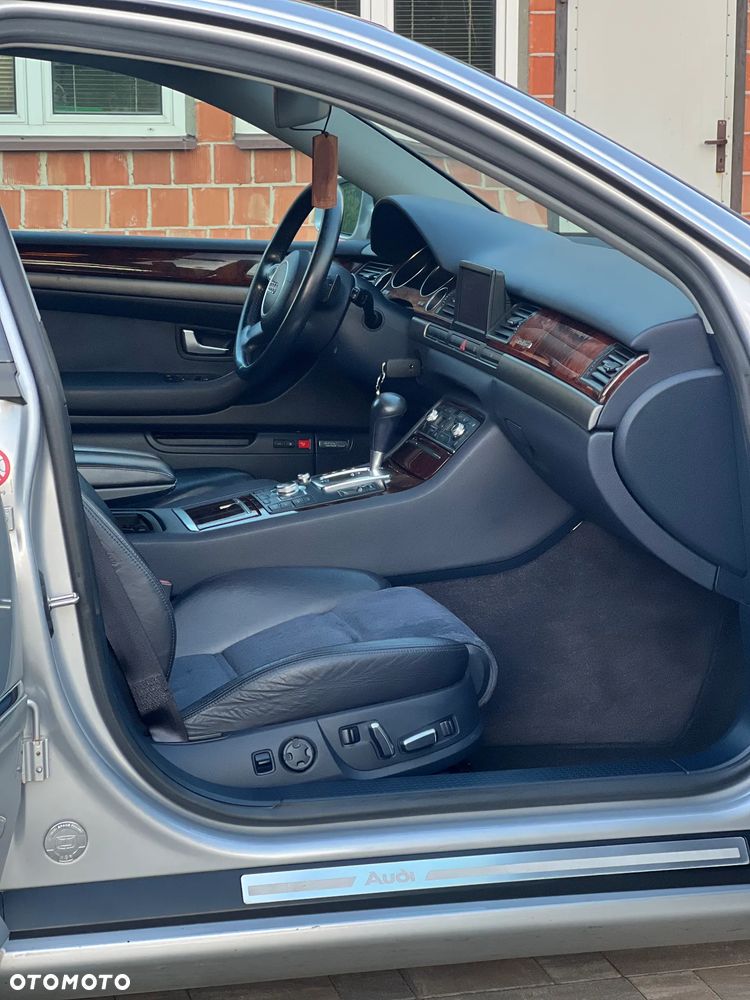 Audi A8 4.2 Quattro - 23