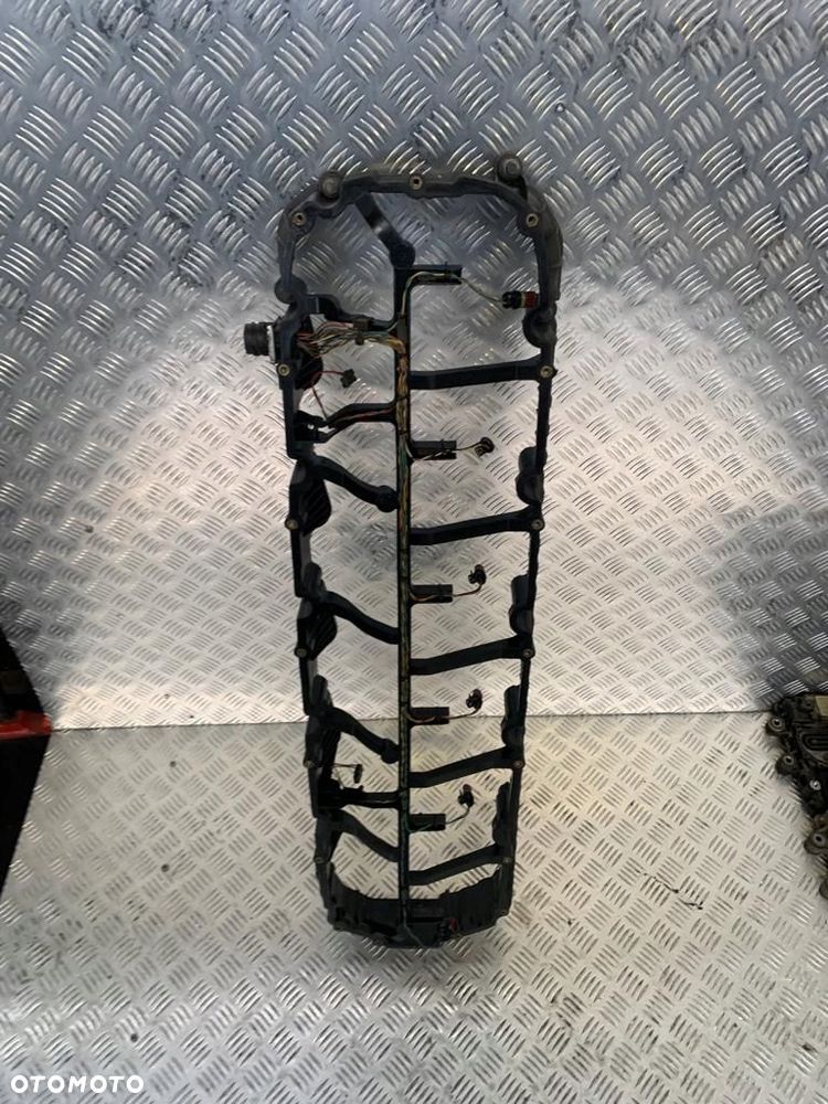 KOMPLETNA POKRYWA ZAWORÓW SILNIKA DAF - 9