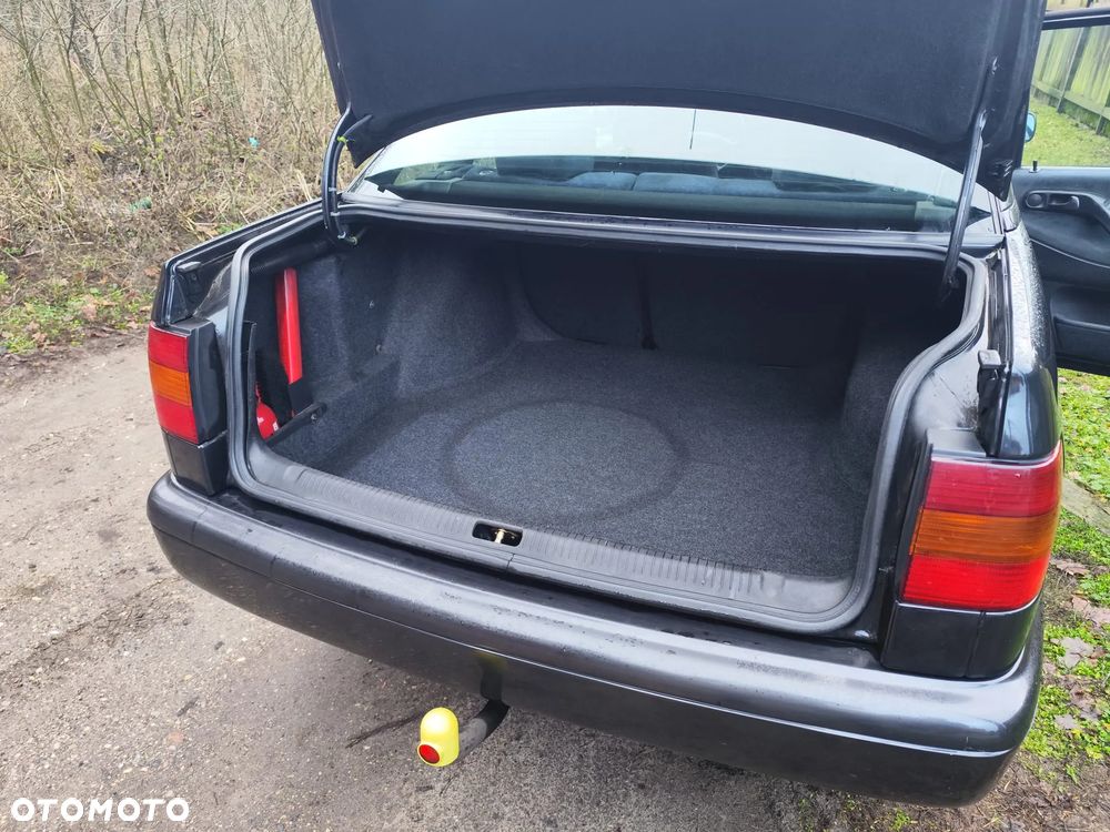 Volkswagen Passat 1.9 TD CL - 7