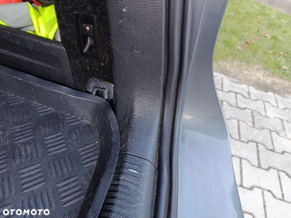 Volkswagen Passat 1.6 TDI DPF BlueMotion Technology Trendline - 4