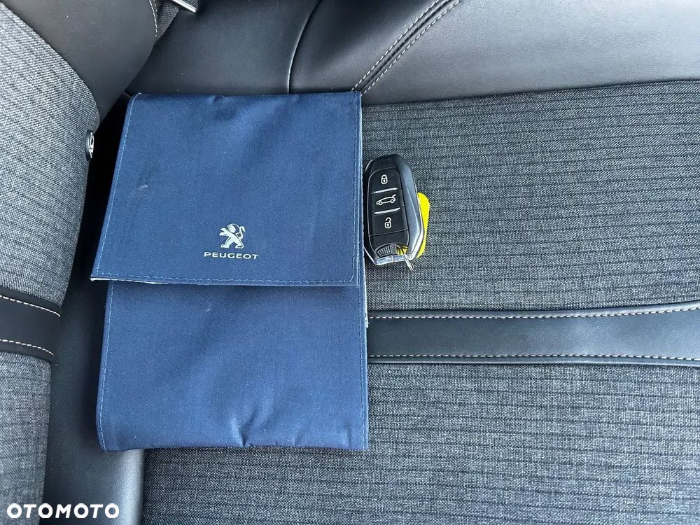 Peugeot 3008 1.6 PureTech HYbrid4 GT Line S&S EAT8 - 40