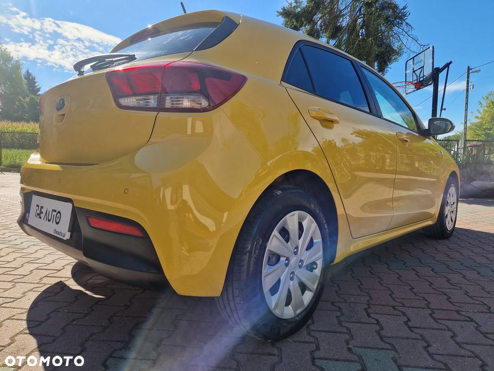 Kia Rio 1.2 L - 8