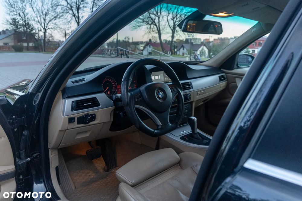BMW Seria 3 330i - 11