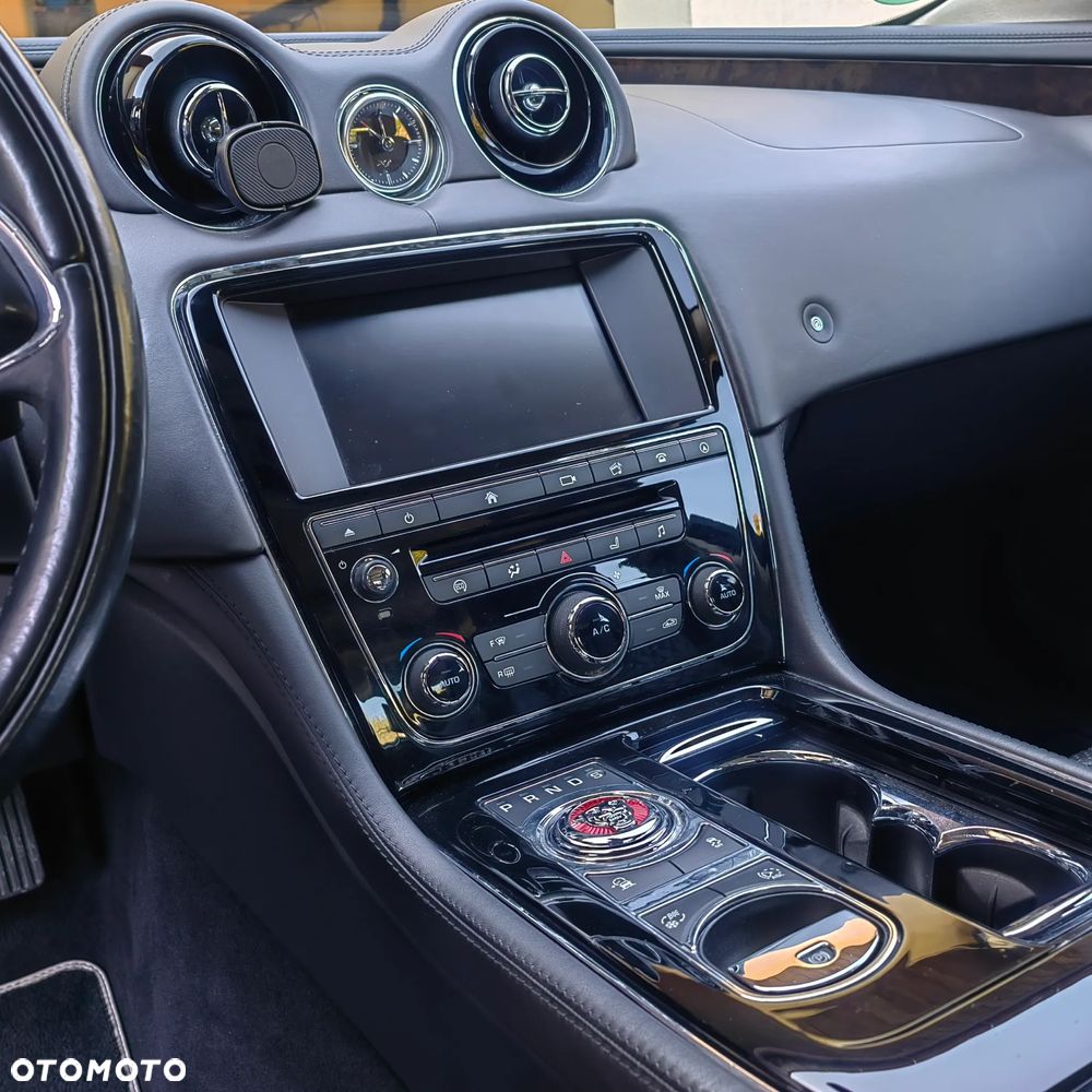 Jaguar XJ 3.0 D V6 Premium Luxury - 19