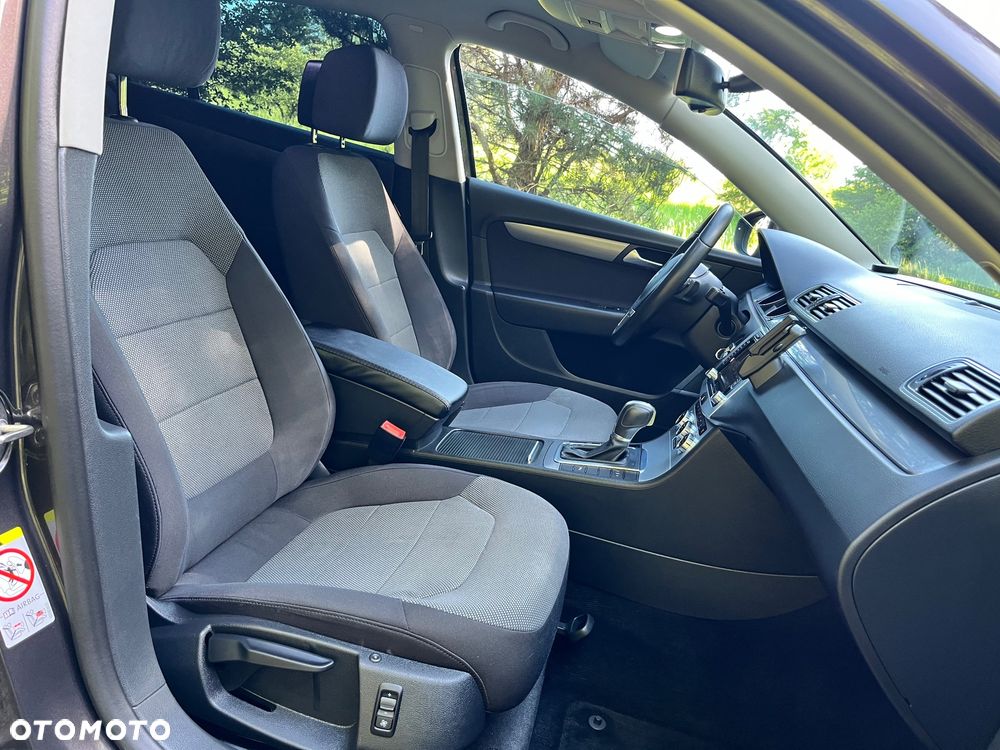 Volkswagen Passat - 22