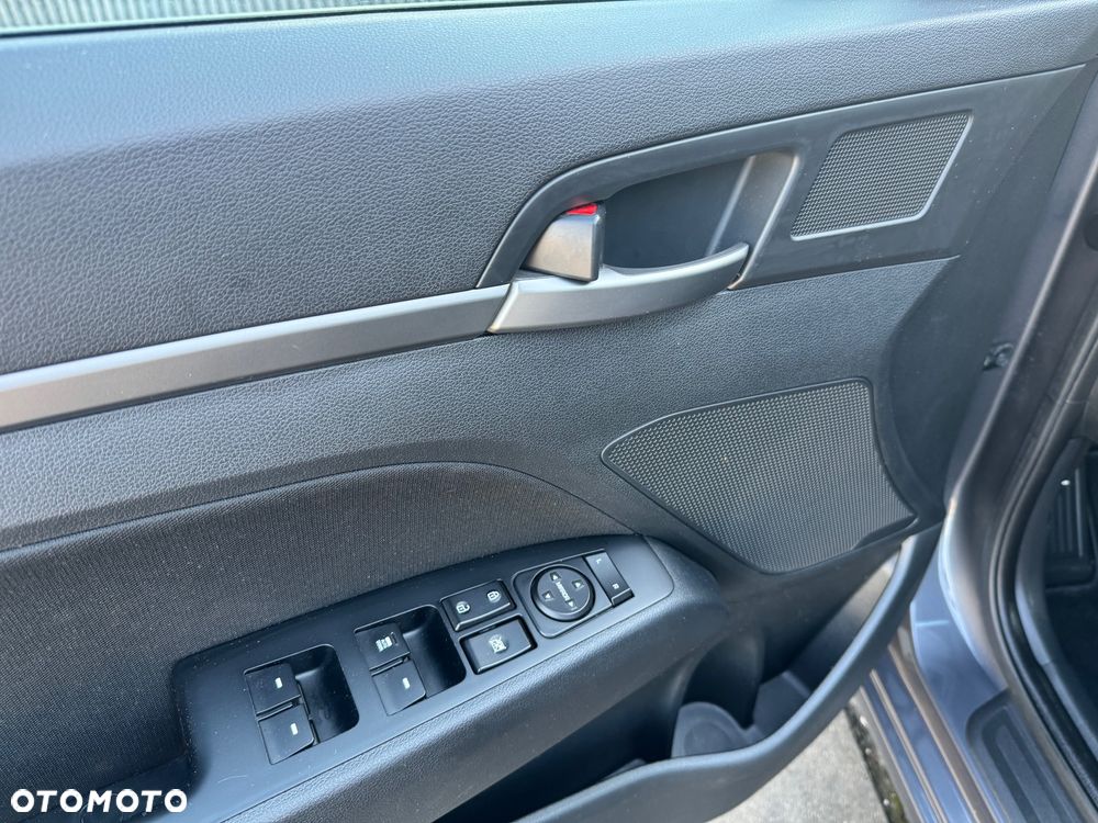 Hyundai Elantra 1.6 Premium - 17