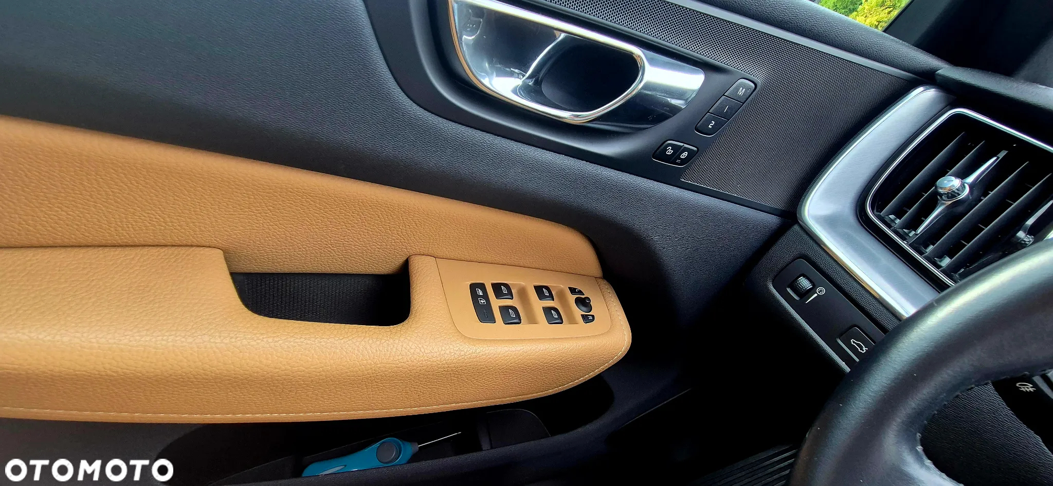 Volvo XC 60 T5 Momentum Pro - 22