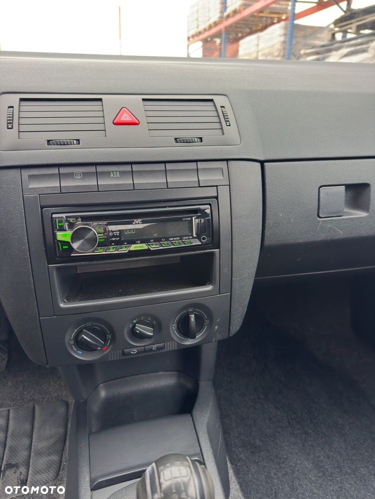 Skoda Fabia 1.2 HTP Combi Classic - 11