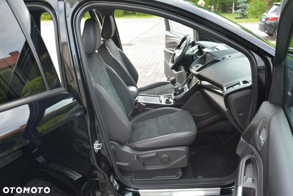 Ford Kuga 1.5 EcoBoost 2x4 ST-Line - 15