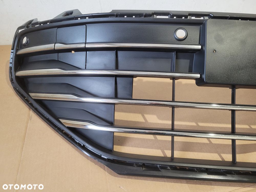 KRATKA ZDERZAKA ŚRODKOWA VW PASSAT B9 3J0853677K 3J0853677L - 2