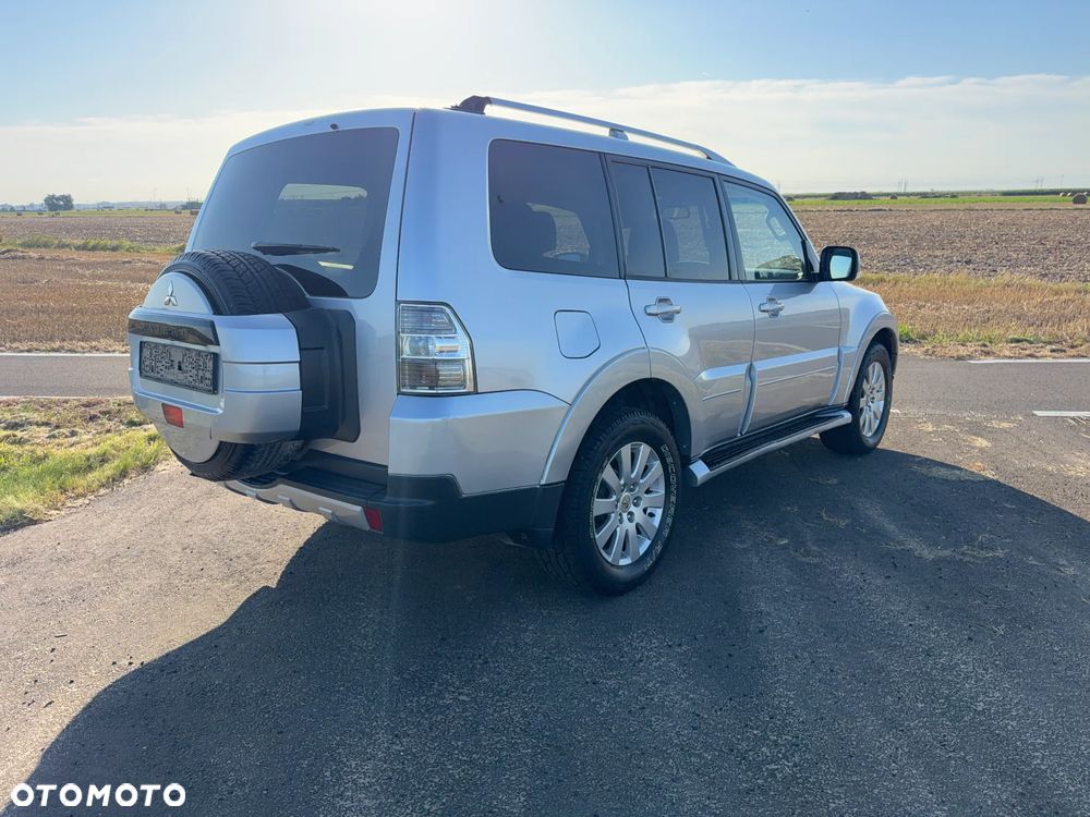 Mitsubishi Pajero - 4