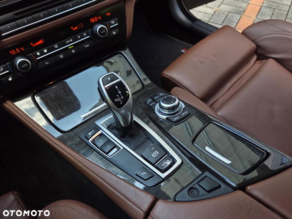 BMW Seria 5 520d Sport-Aut - 34