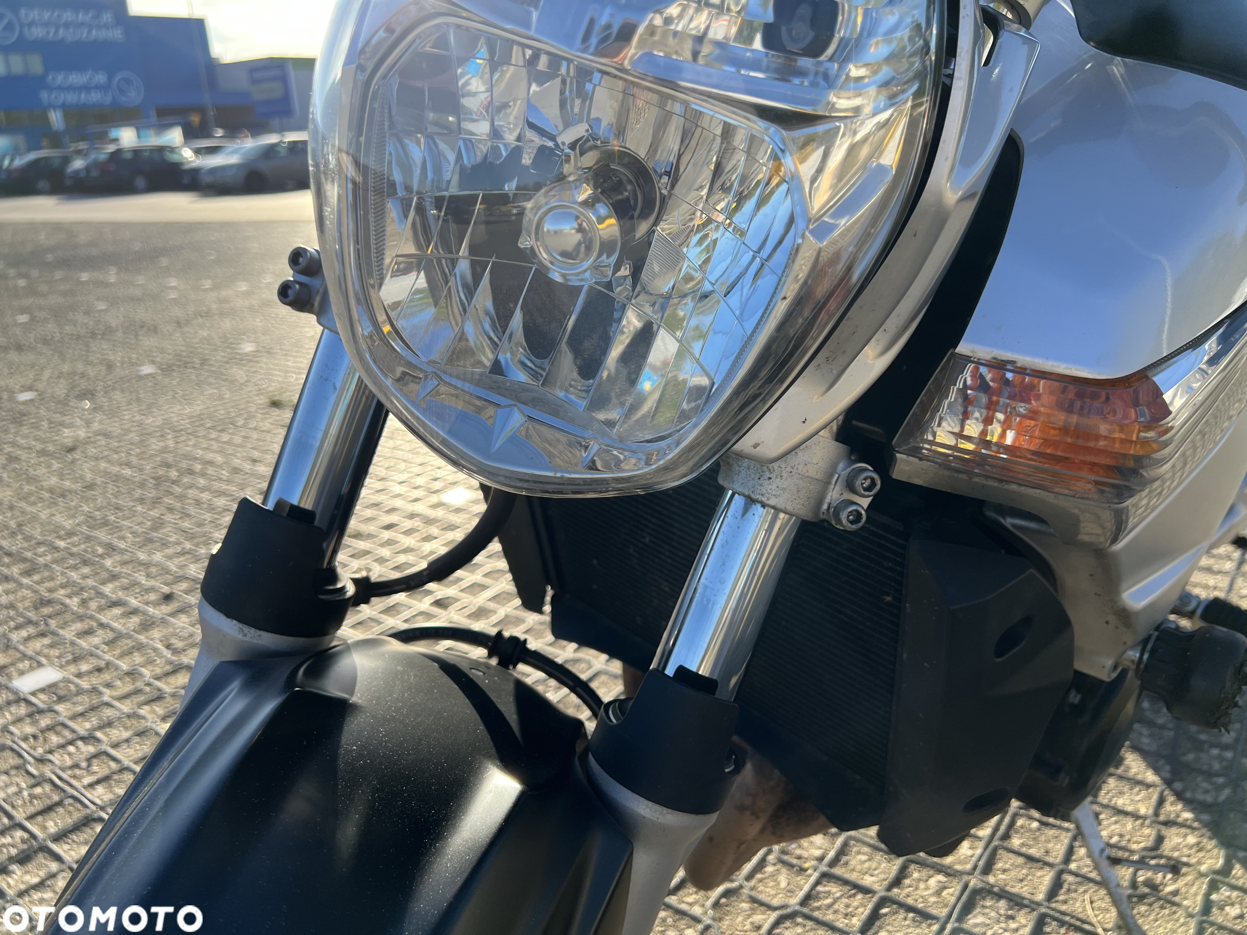 Suzuki GSR - 4