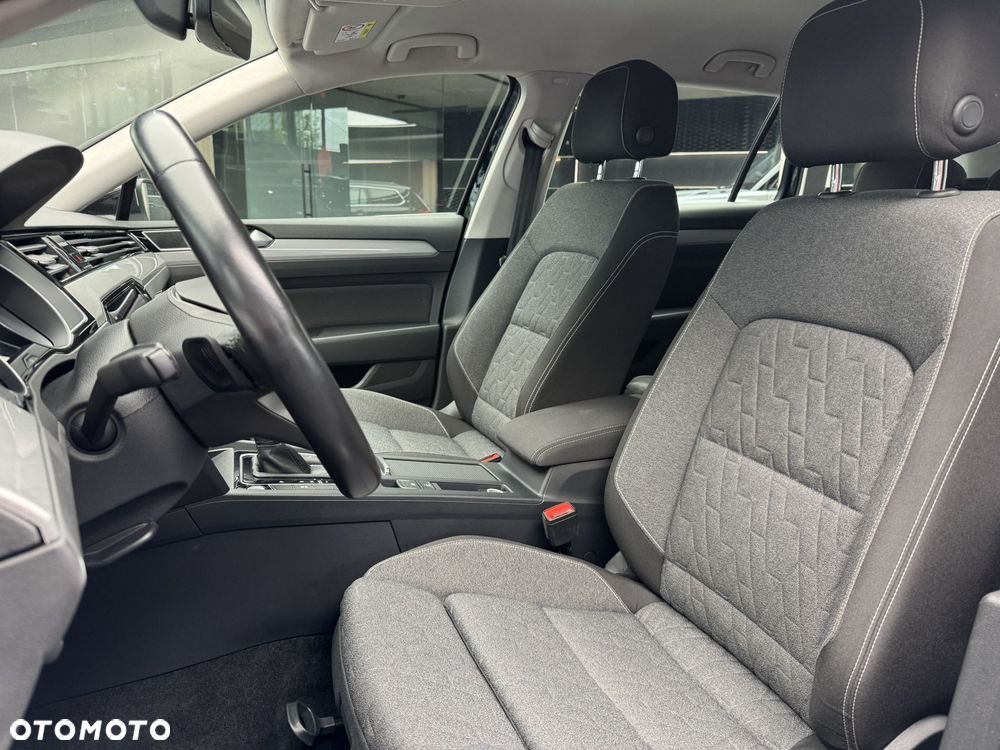 Volkswagen Passat - 12