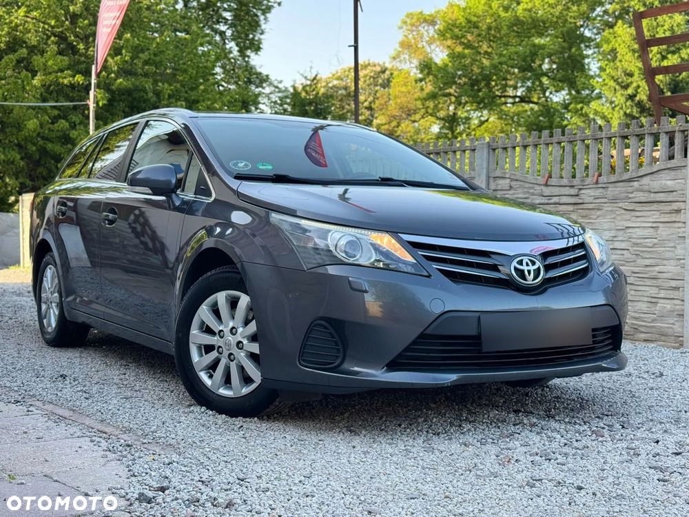 Toyota Avensis 1.6 Comfort - 12