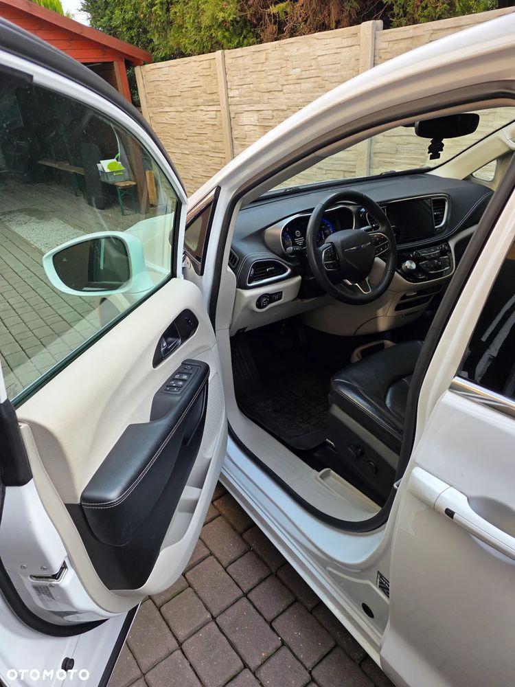 Chrysler Pacifica - 8