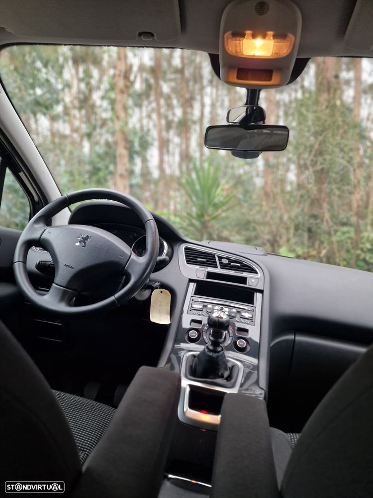 Peugeot 5008 1.6 HDi Executive JLL17 - 18