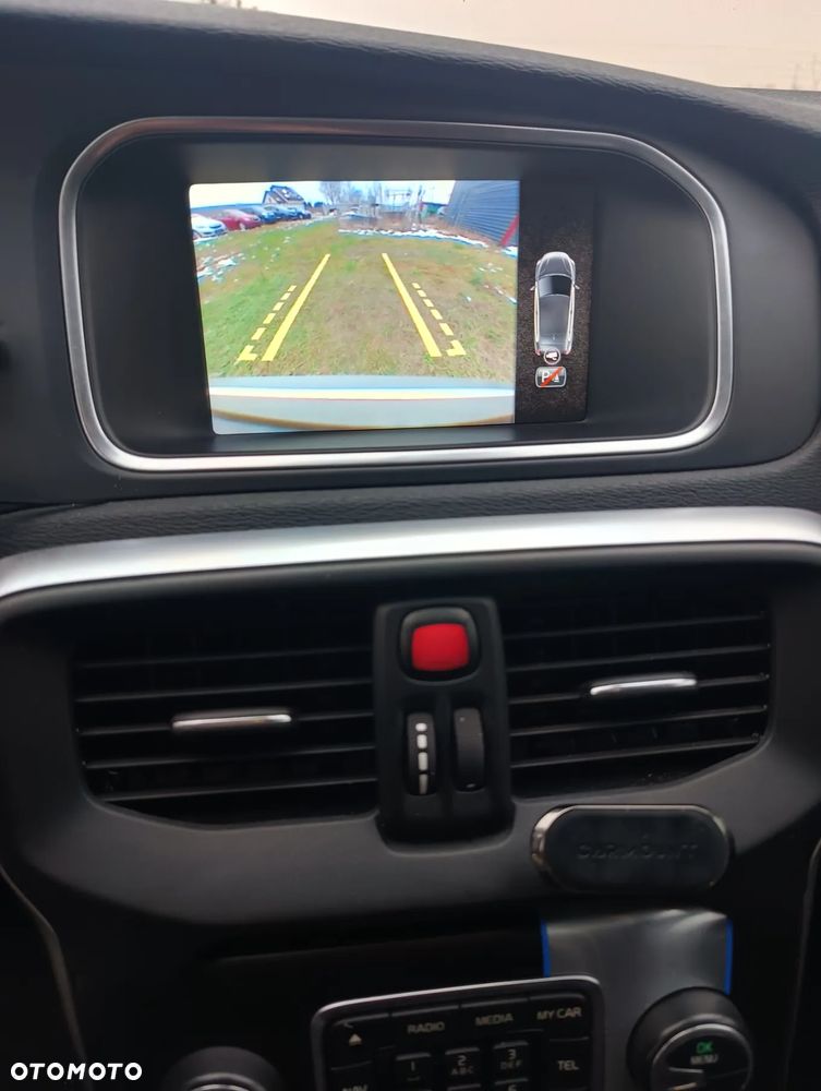 Volvo V40 T3 R Design - 33