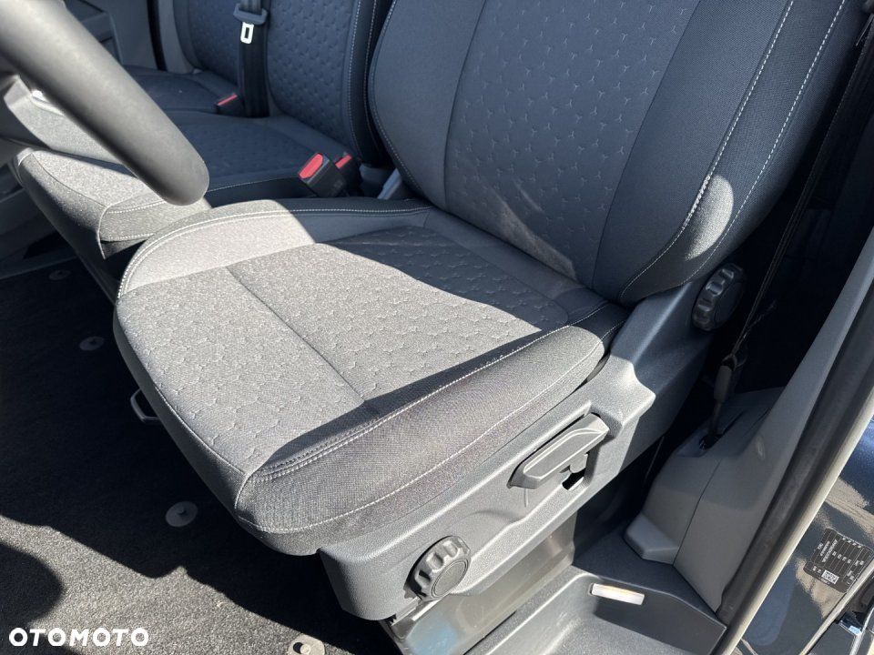 Ford Tourneo Custom - 12