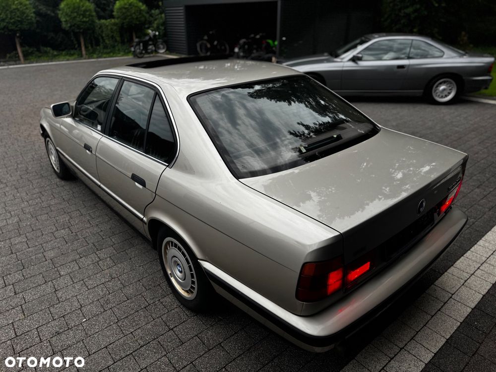BMW Seria 5 520 i - 11