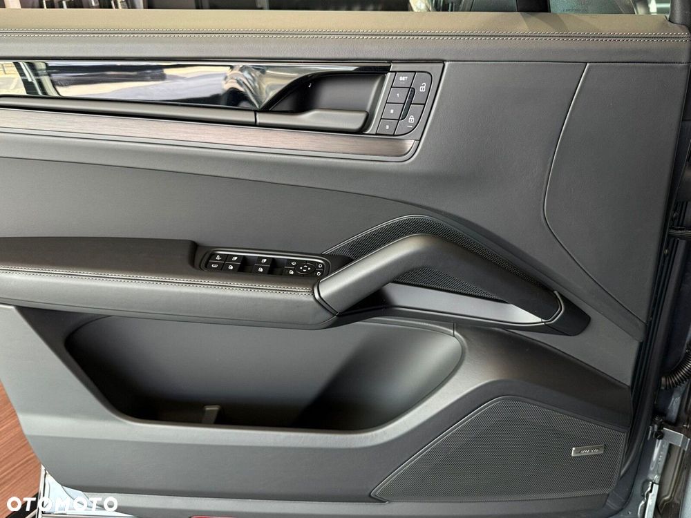 Porsche Cayenne - 16
