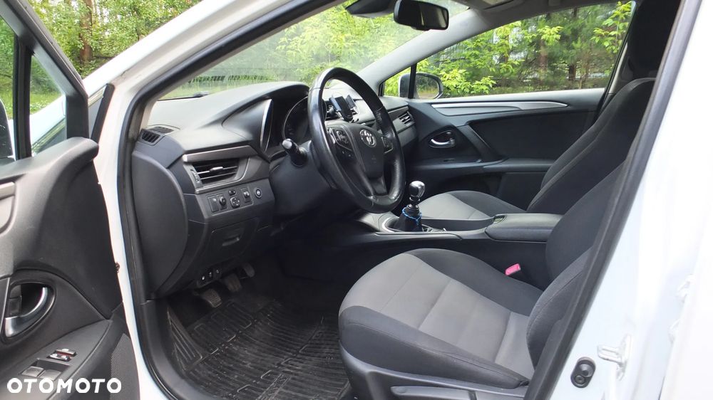Toyota Avensis 1.8 Active - 8
