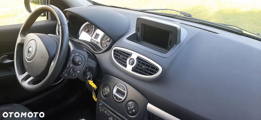 Renault Clio 1.2 16V 75 TomTom Edition - 26