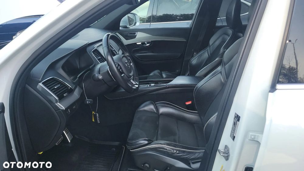 Volvo XC 90 - 9