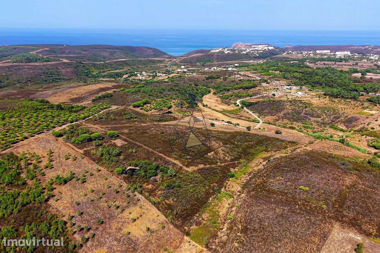 Terreno rústico com 48000 m2 a 3 km praia da Arrifana - Aljezur - Grande imagem: 3/26