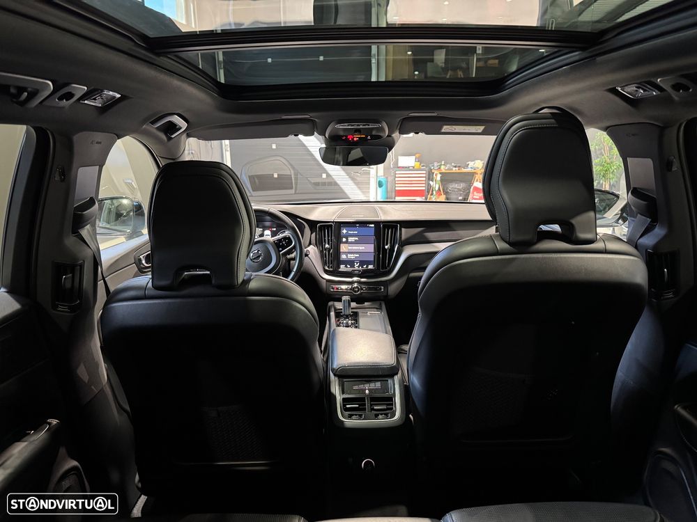 Volvo XC 60 2.0 B5 R-Design AWD - 22