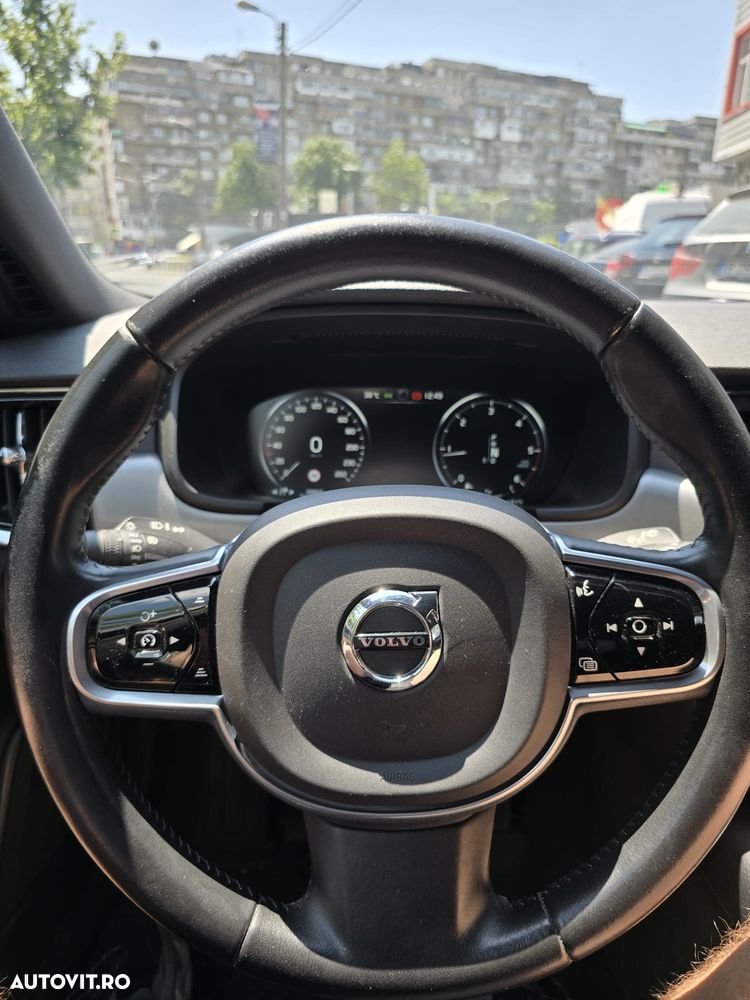 Volvo V90 D4 AWD Geartronic Momentum Pro - 9