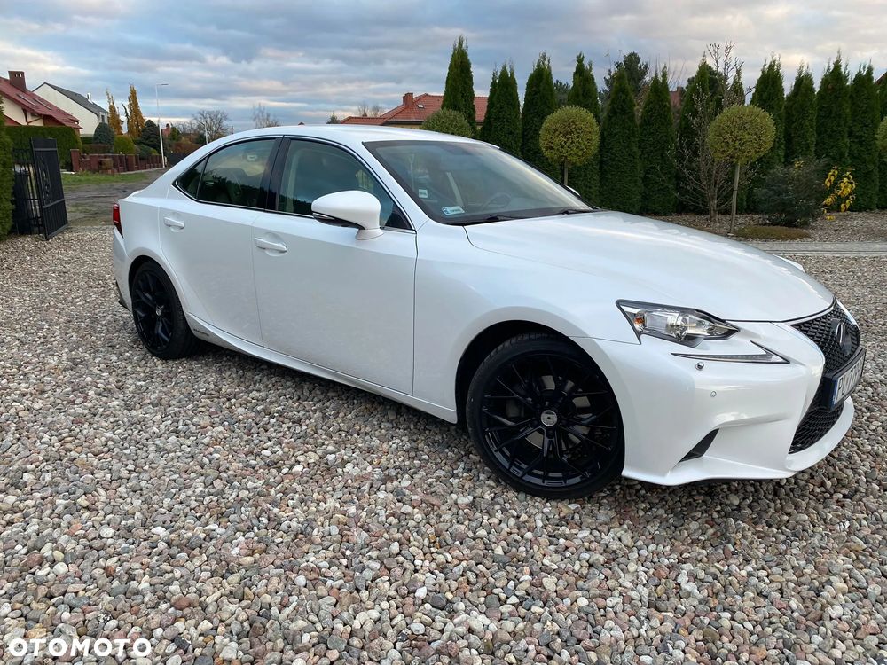 Lexus IS 300h Elite - 8