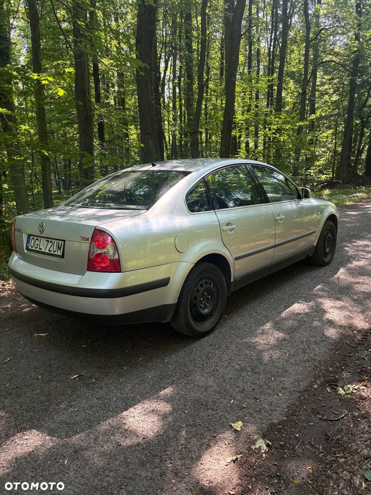 Volkswagen Passat 1.9 TDI Comfortline - 4