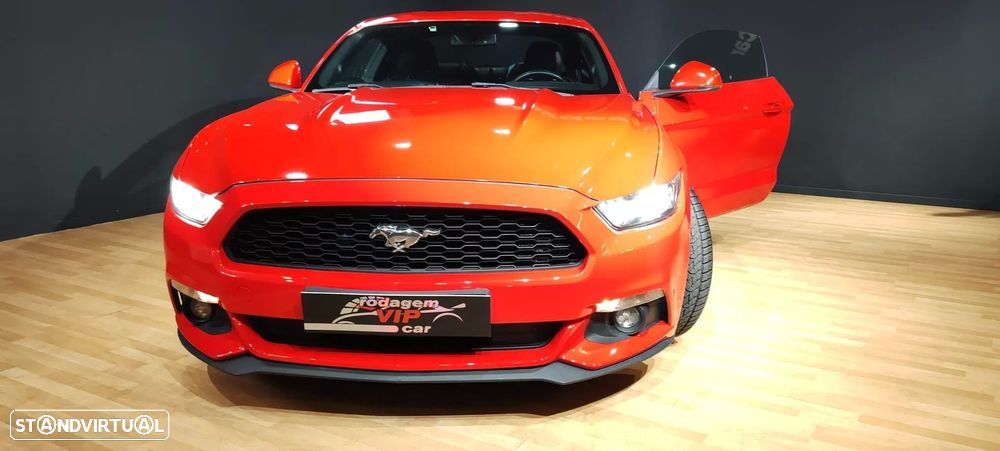 Ford Mustang 2.3 Eco Boost Aut. - 3