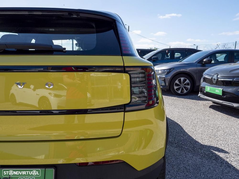 Volvo EX30 Single Motor Extended Range RWD Plus - 16