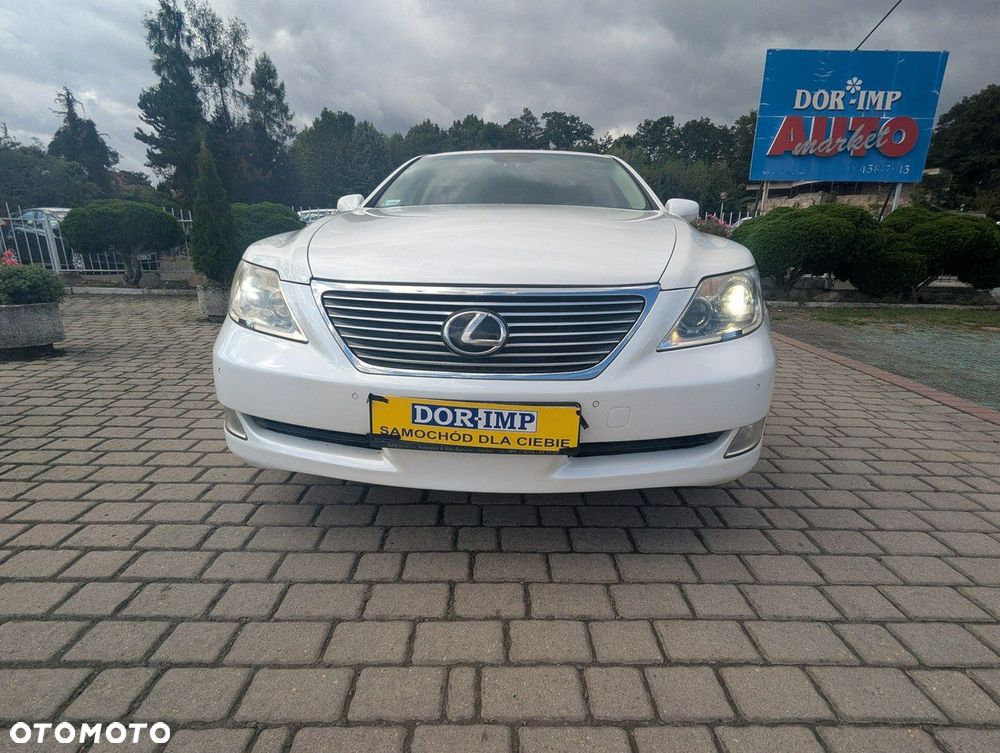 Lexus LS 460 AWD - 28
