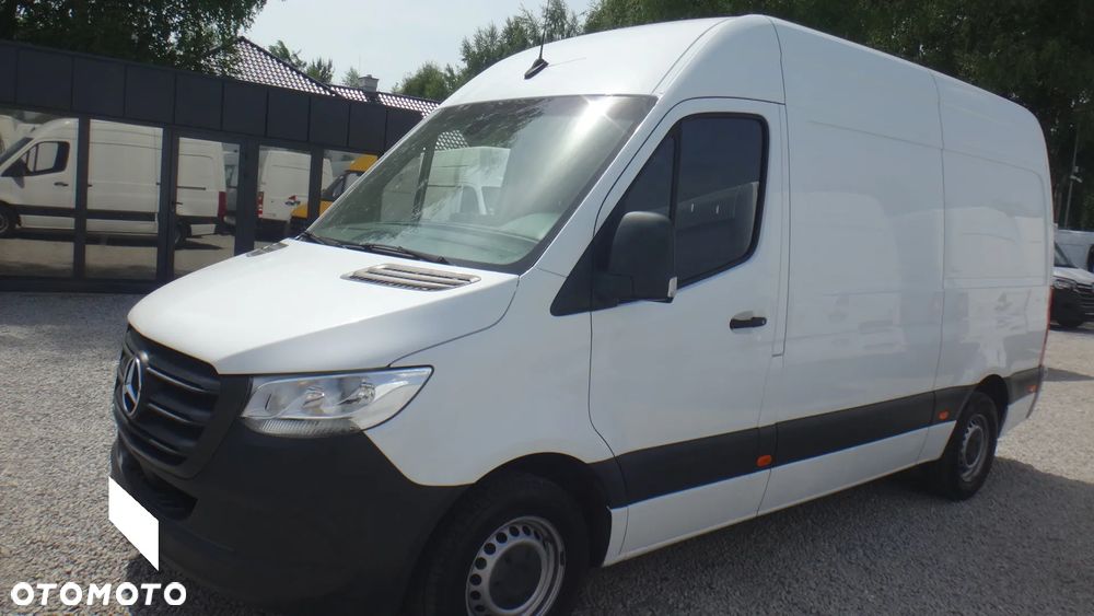 Mercedes-Benz Sprinter - 2