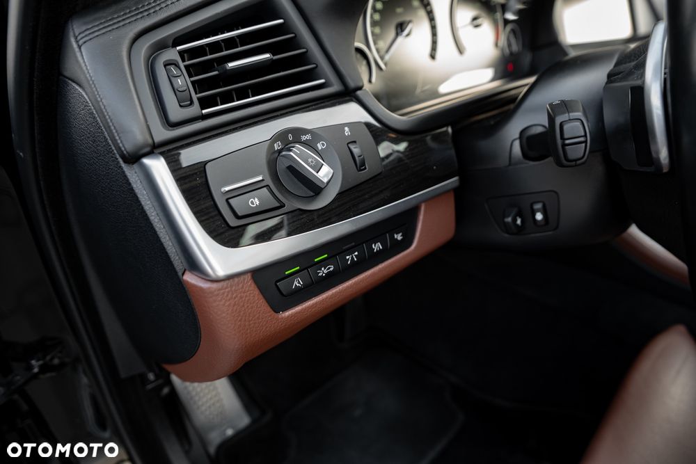 BMW Seria 5 M550d xDrive - 19