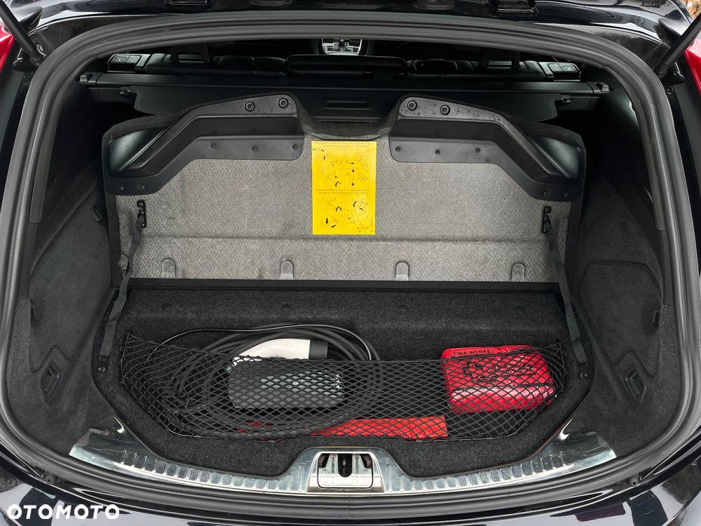 Volvo V60 D6 AWD Plug-in Hybrid R-Design Summum - 24