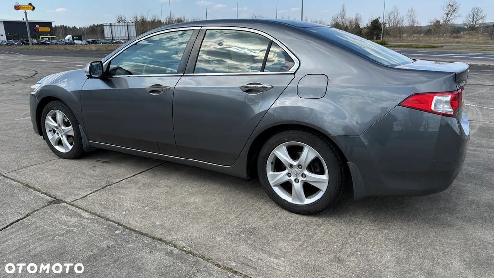 Honda Accord 2.0 Executive - 11