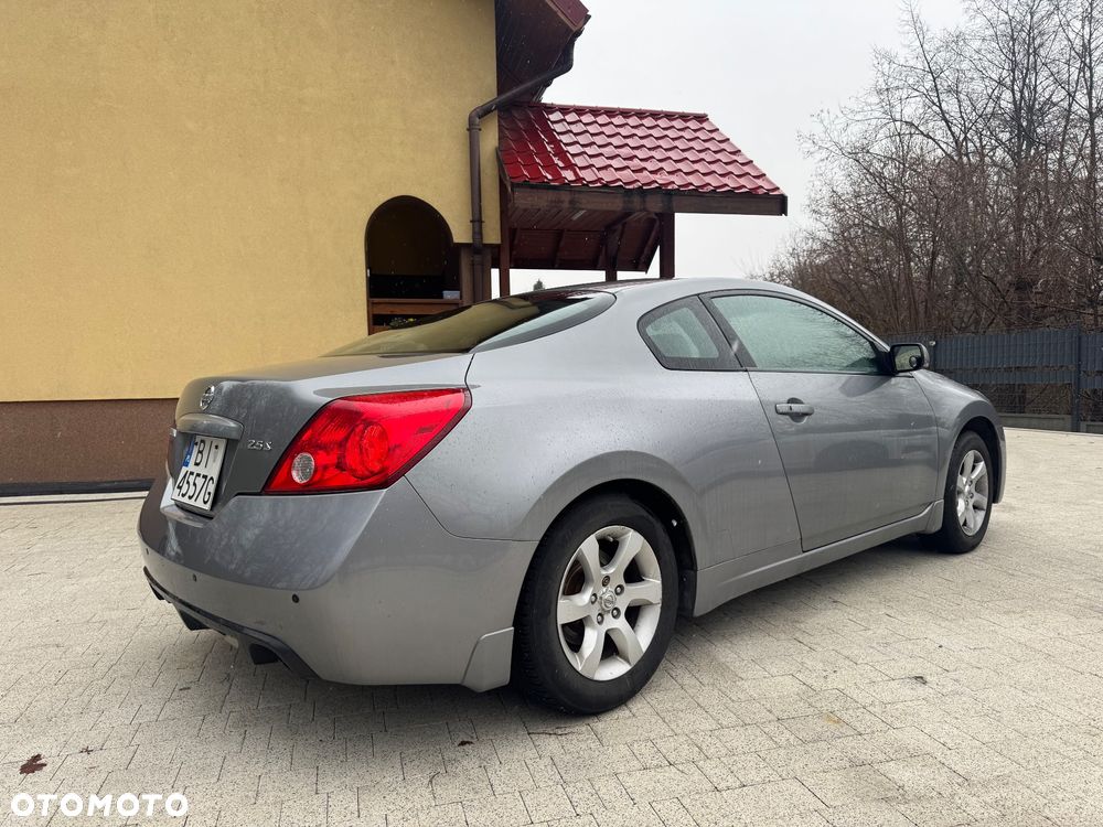 Nissan Altima - 6