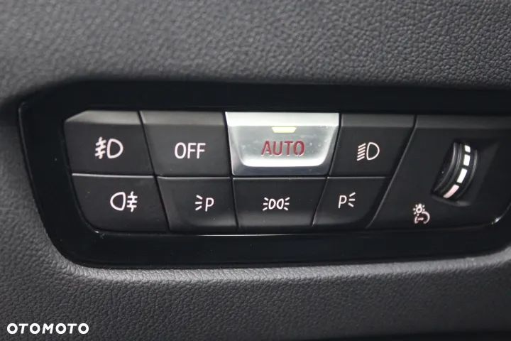 BMW Seria 3 318d Sport Line - 30